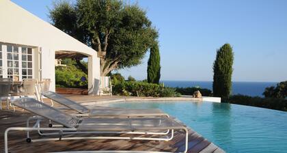 Villa with an exceptional view of the sea and the bay of Agay