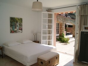 5 slaapkamers, een strijkplank/strijkijzer, gratis wifi, beddengoed