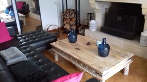 TV, fireplace, DVD player, ping pong