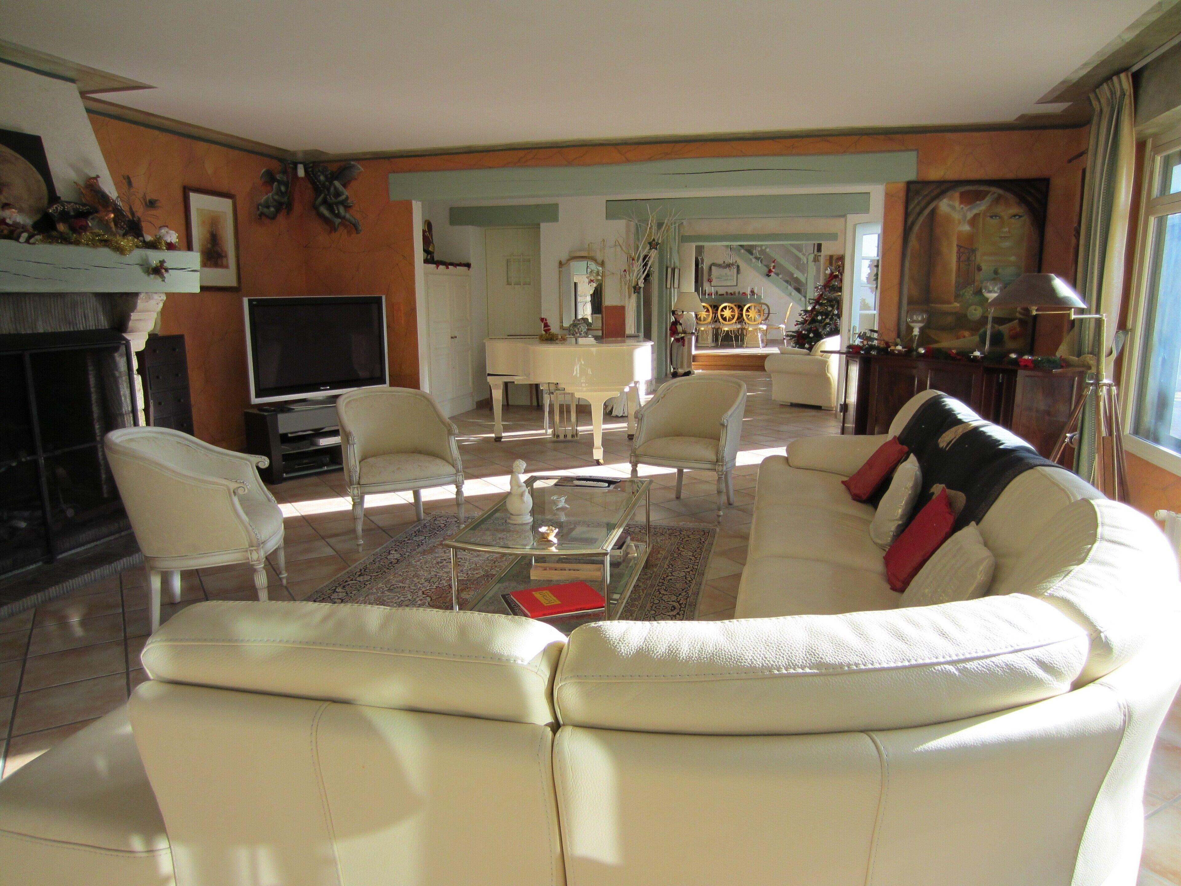 EURE 95 KM FROM PARIS 8+3(4 beds 1very  confortable sofa bed 1 child bed)