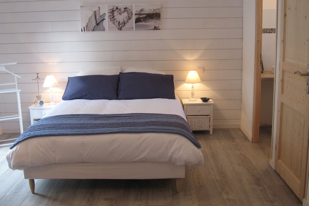 Le Clos de la Roche is located 19 kms from Rennes, Malouine Room