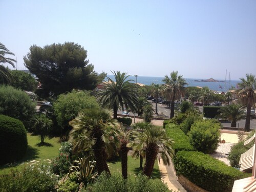 Charming apartment in property with pool and large park