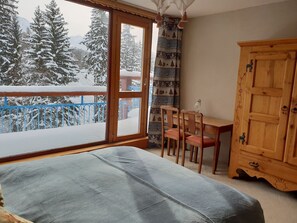 3 bedrooms, travel crib, free WiFi