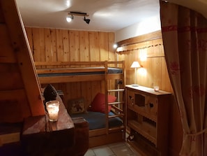 3 bedrooms, travel crib, free WiFi
