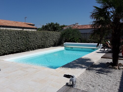 Luxury villa with swimming pool in a quiet and wild environment