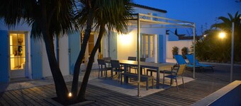 Luxury villa with swimming pool in a quiet and wild environment