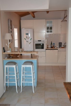 雪櫃、微波爐、焗爐、爐具