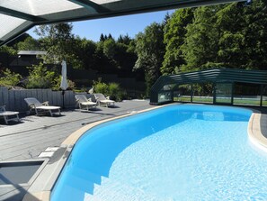 Indoor pool, outdoor pool - Spacious house **** "Le Clos du Mapré" with Pool-Spa-Hammam, 5 bedrooms (Le Ménil)