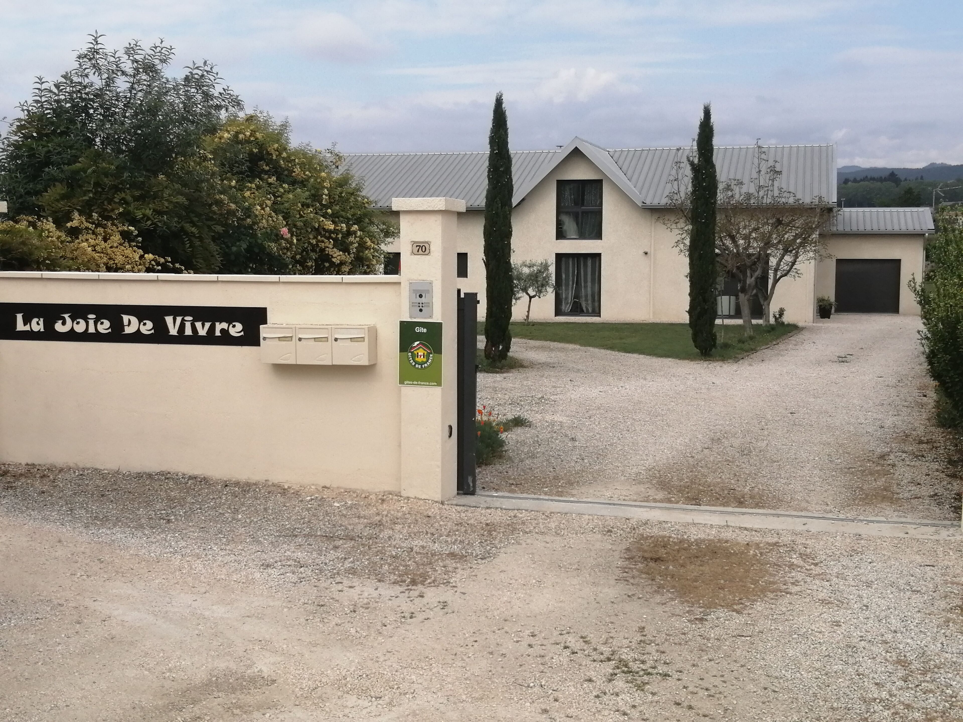Spacious comfortable loft 'La Joie De Vivre' with 6 bedrooms and one pool