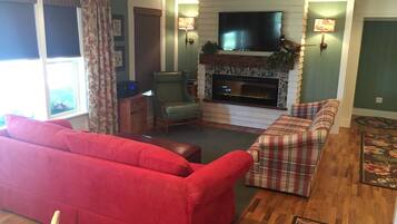 Télévision, cheminée