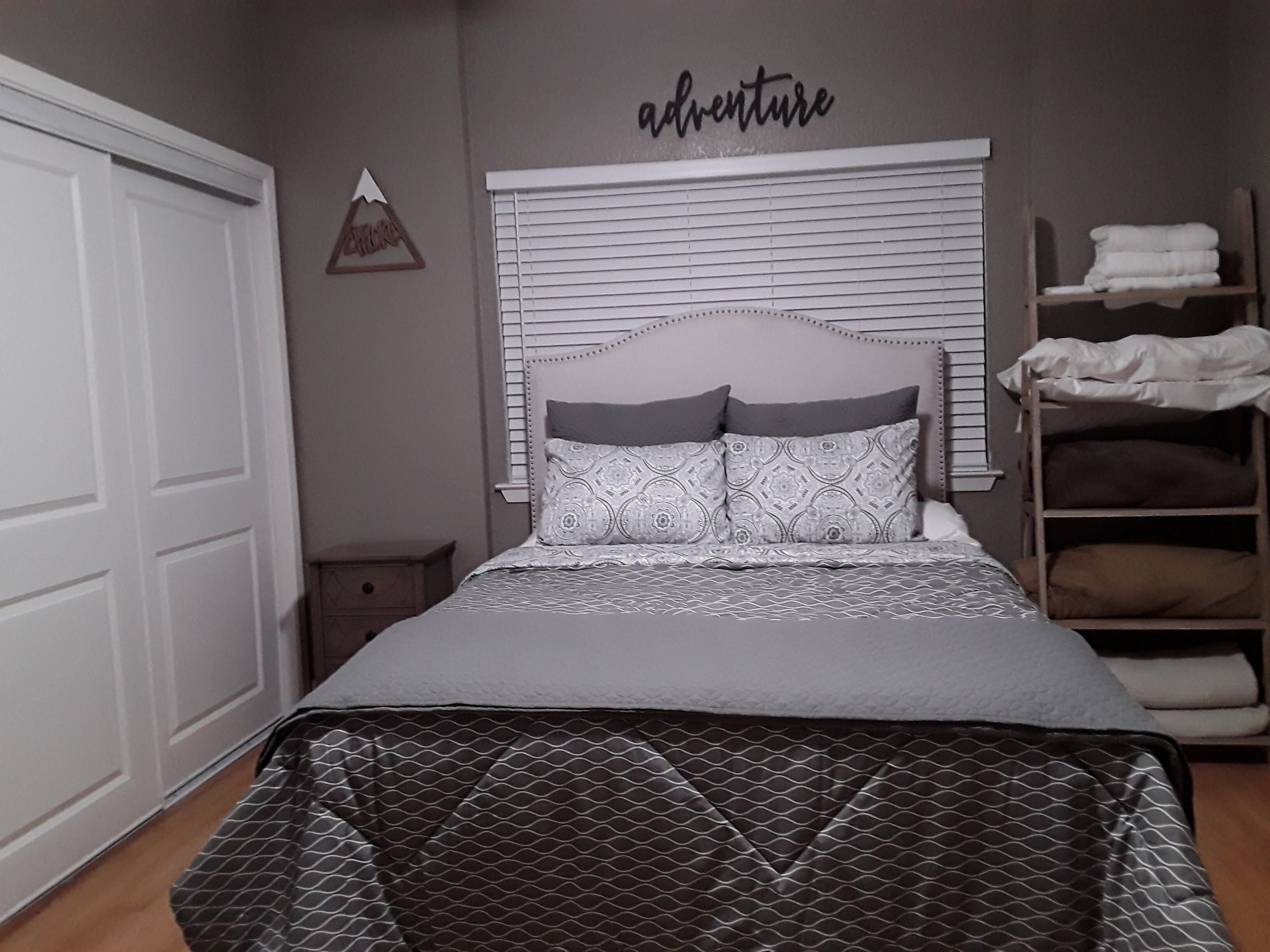 2 chambres, fer et planche à repasser, accès au Wi-Fi (inclus)