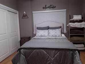 2 bedrooms, iron/ironing board, free WiFi, bed sheets