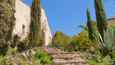 Villa on the peninsula of Giens with pool and quiet Mediterranean garden