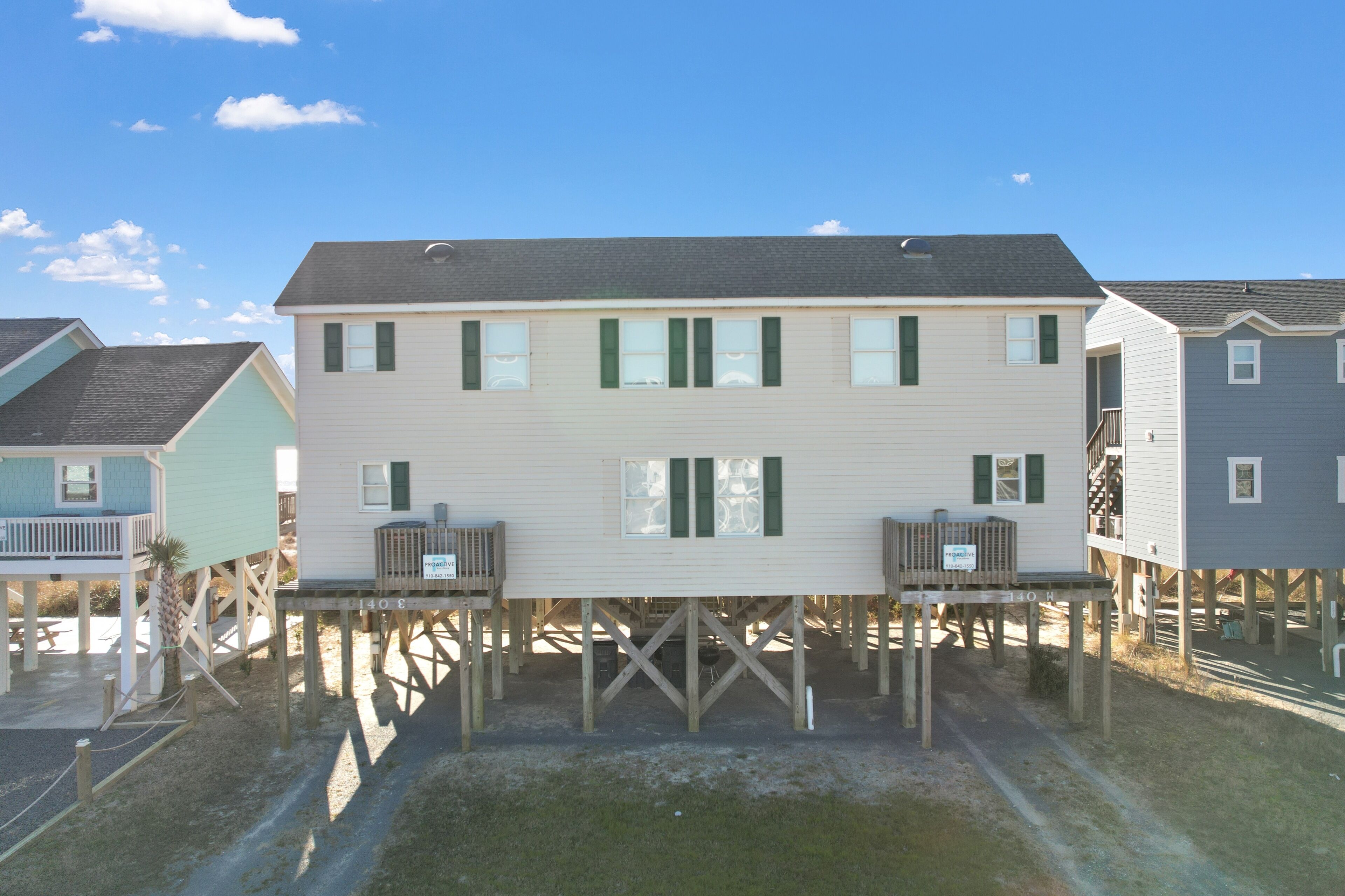'Happy West" Oceanfront Duplex, 3 Bedrooms / 2 Bathrooms