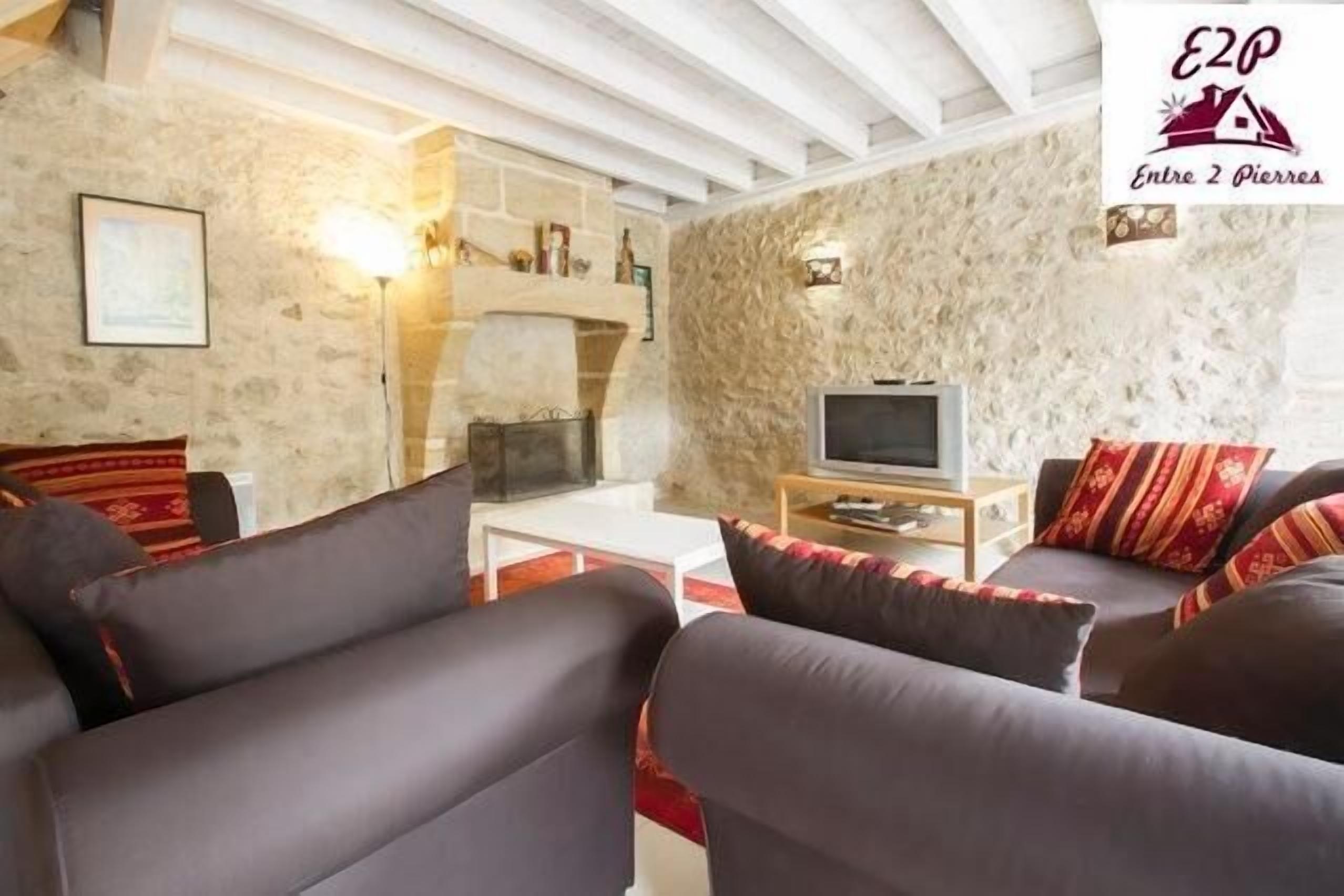 Spacious and comfortable cottage, 6/8 pers. between Bordeaux and Saint Emilion