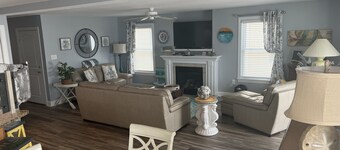 Bella Casa Beautiful House Nestled In A Wonderful Location 1.5 Blocks From Beach