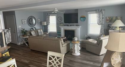 Bella Casa Beautiful House Nestled In A Wonderful Location 1.5 Blocks From Beach