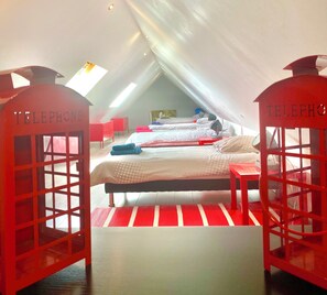 3 slaapkamers, een strijkplank/strijkijzer, reisbedje, gratis wifi