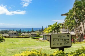 A sign indicating Villas availability with dates. - Luxury Golf Villa in Kapalua Maui with Ocean and Sunset Views (Kapalua)