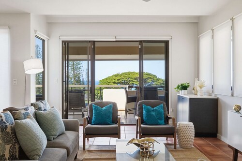 Luxury Golf Villa in Kapalua Maui with Ocean and Sunset Views