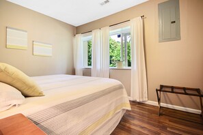 4 bedrooms, iron/ironing board, free WiFi, bed sheets