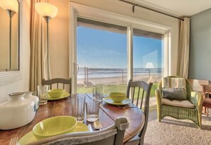 Dining - Ground Floor Beachfront Suite - Sleeps 5 - Pool and Sauna! (Lincoln City)