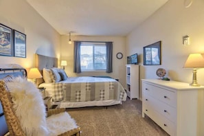 1 dormitorio, tabla de planchar con plancha, wifi y ropa de cama