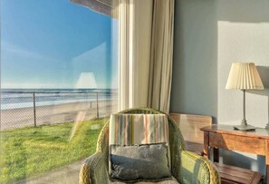 TV, offices - Ground Floor Beachfront Suite - Sleeps 5 - Pool and Sauna! (Lincoln City)