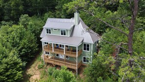 Exterior - Epic Long Range Mountain Views & Fire Pit! CLOSE to DT AVL/Biltmore/Parkway! (Asheville)