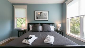 4 habitaciones, tabla de planchar con plancha y cuna de viaje