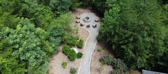 Spring Break! Epic Long Range Mtn Views! Close to Asheville, & Fire Pit! 4BR/3BA