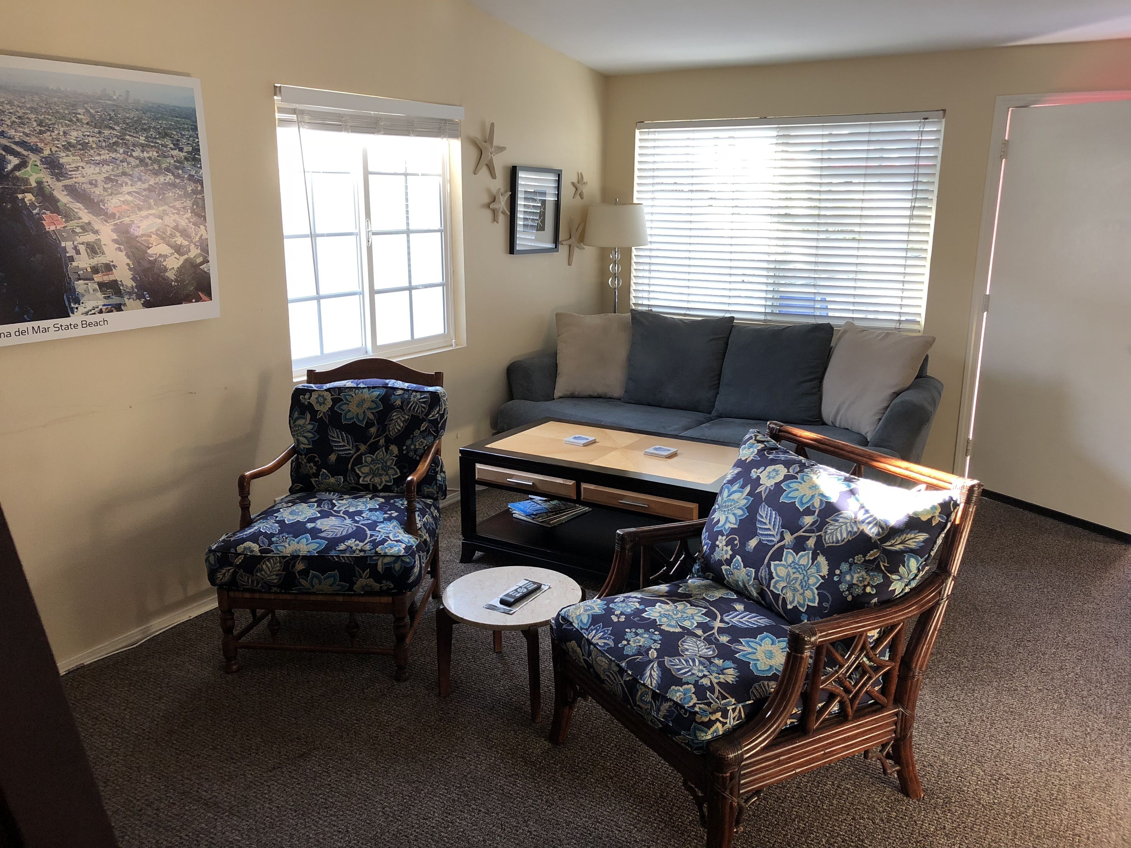 Spacious, 1 bedroom "Villa del Mar" within waking distance to the Beach & Shops