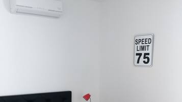 4 slaapkamers, een strijkplank/strijkijzer, gratis wifi