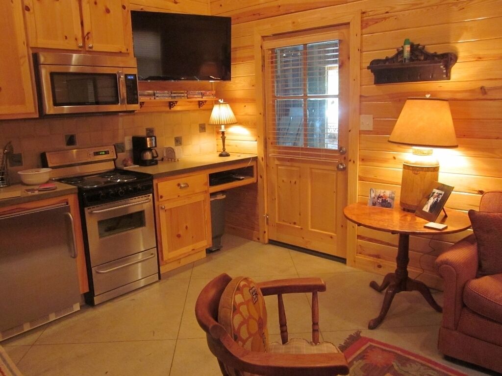 Private & Quaint Barn-Cottage only 6.9 miles from the Oxford Square!