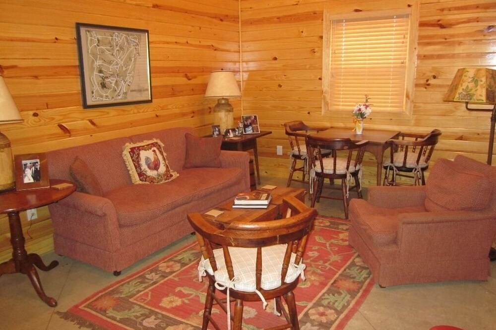 Private & Quaint Barn-Cottage only 6.9 miles from the Oxford Square!
