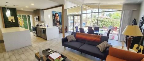 Smart TV, DVD player, ping pong, stereo