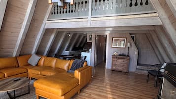 Televisión, chimenea y reproductor de DVD