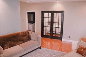 2 bedrooms, iron/ironing board, WiFi, wheelchair access