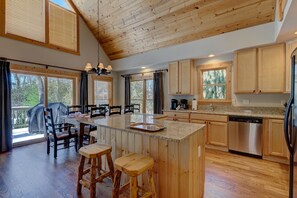 Fridge, microwave, oven, stovetop - Sleepy Bear Cabin: Tranquil Mountain Cabin w/ Screened Porch in Wildwood Forest (Highlands)