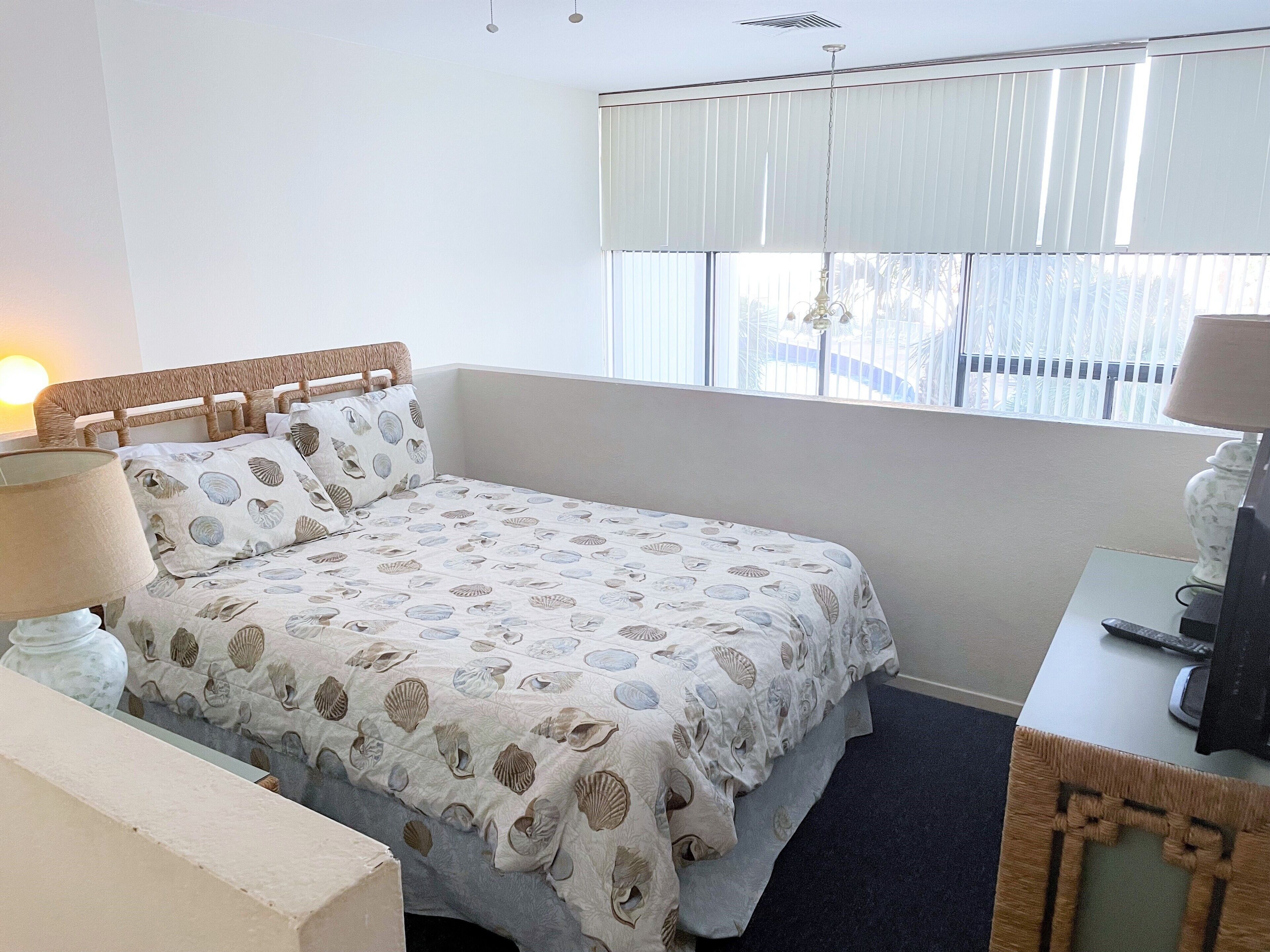 Studio Loft with a Tree Top View Hide away!