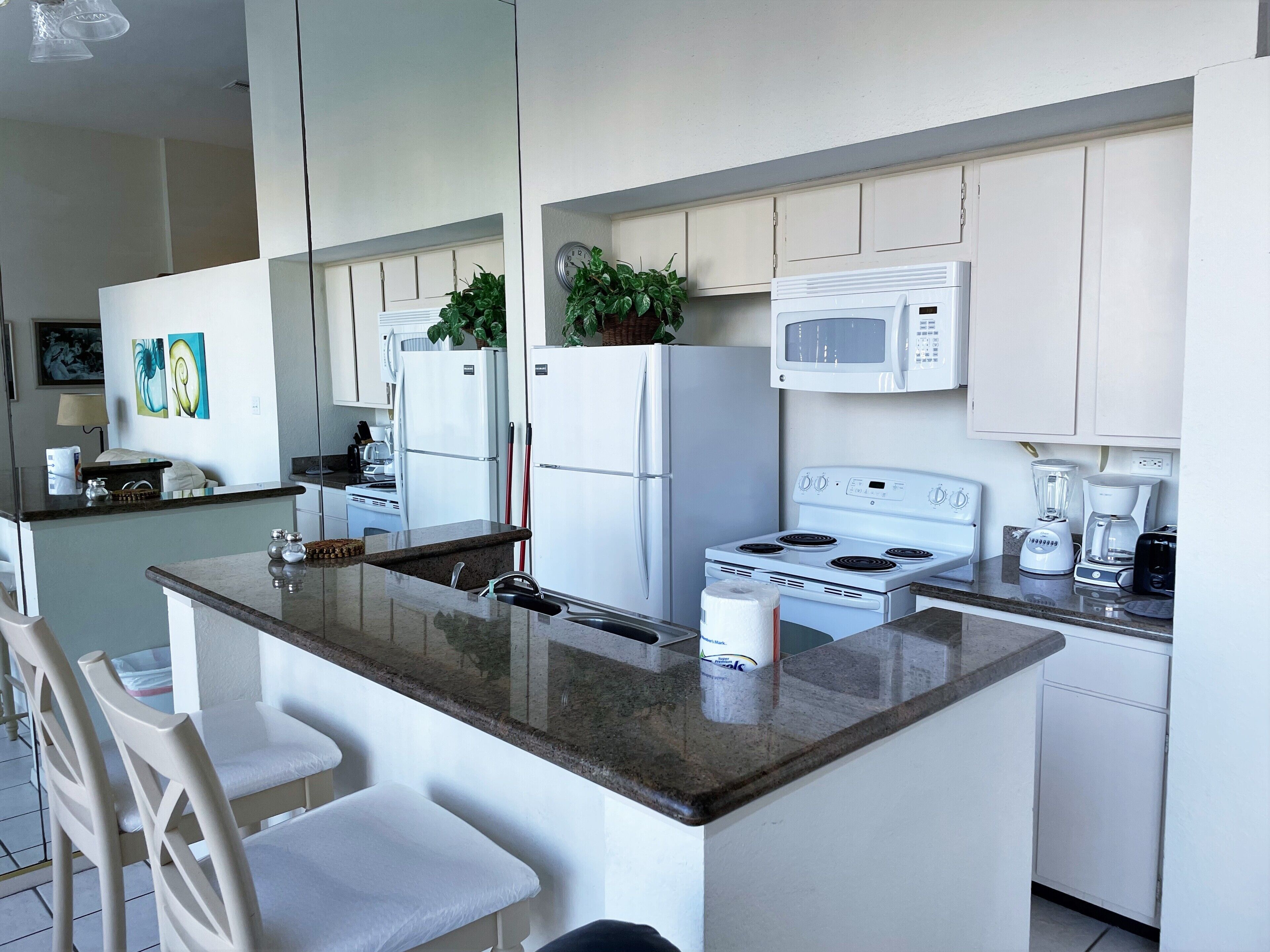 Studio Loft with a Tree Top View Hide away!