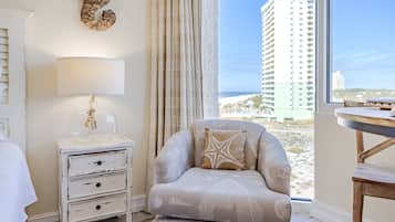 Smart TV, Netflix, ping pong, streaming services