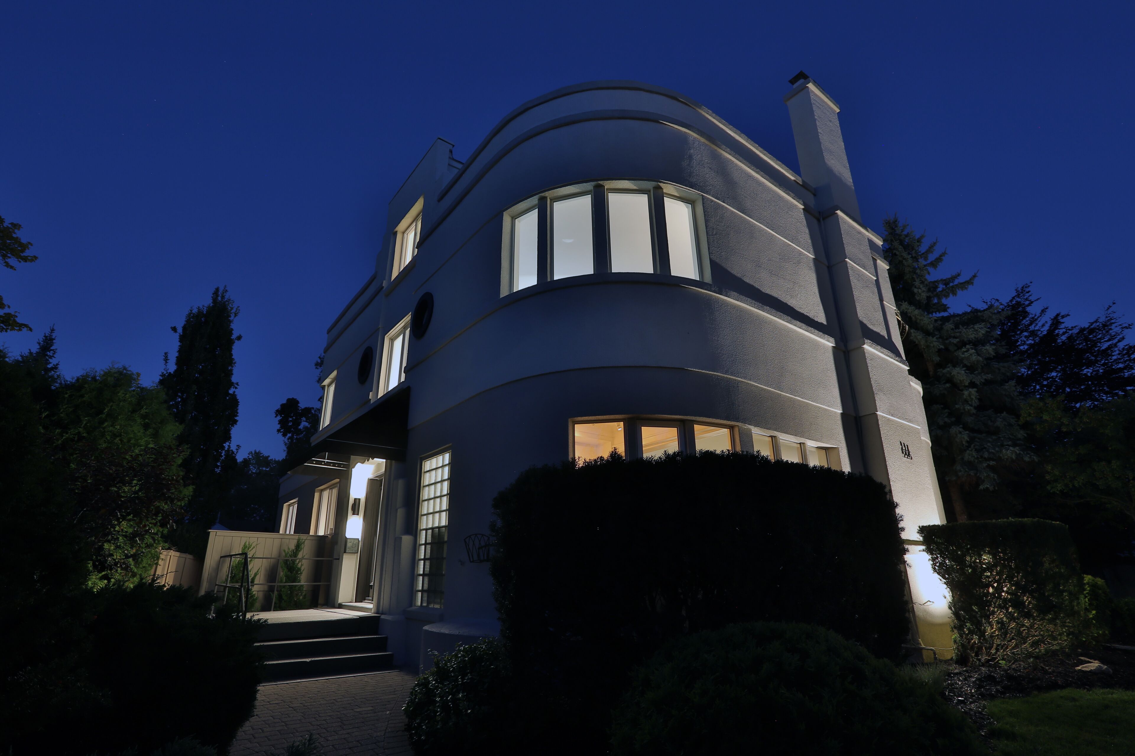 By The Lake - Couple Getaway - Business Travel - Luxury - Great Location