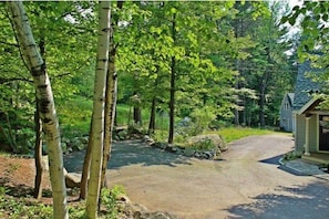 Property grounds - 4 Bed Gunstock Acres Property Minutes from Gunstock Mountain & Lake Winnipesauke (Gilford)