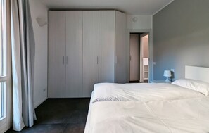 1 chambre, fer et planche à repasser, lit parapluie, Wi-Fi gratuit