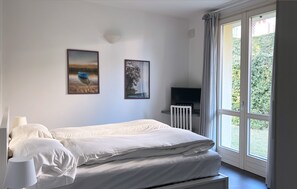 1 bedroom, iron/ironing board, travel cot, free WiFi