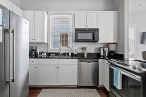 Fridge, microwave, oven, stovetop - Rooftop Porch In 3-story Home, Two Blocks To King (Charleston)
