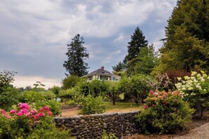 Property grounds - All the best of the Pacific north west! Weddings welcome! (Lakebay)