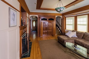 Smart TV, fireplace, DVD player