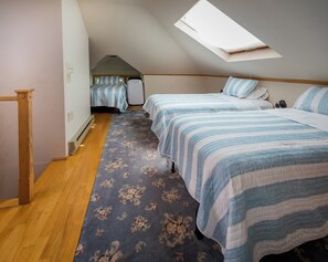 7 bedrooms, desk, iron/ironing board, travel crib